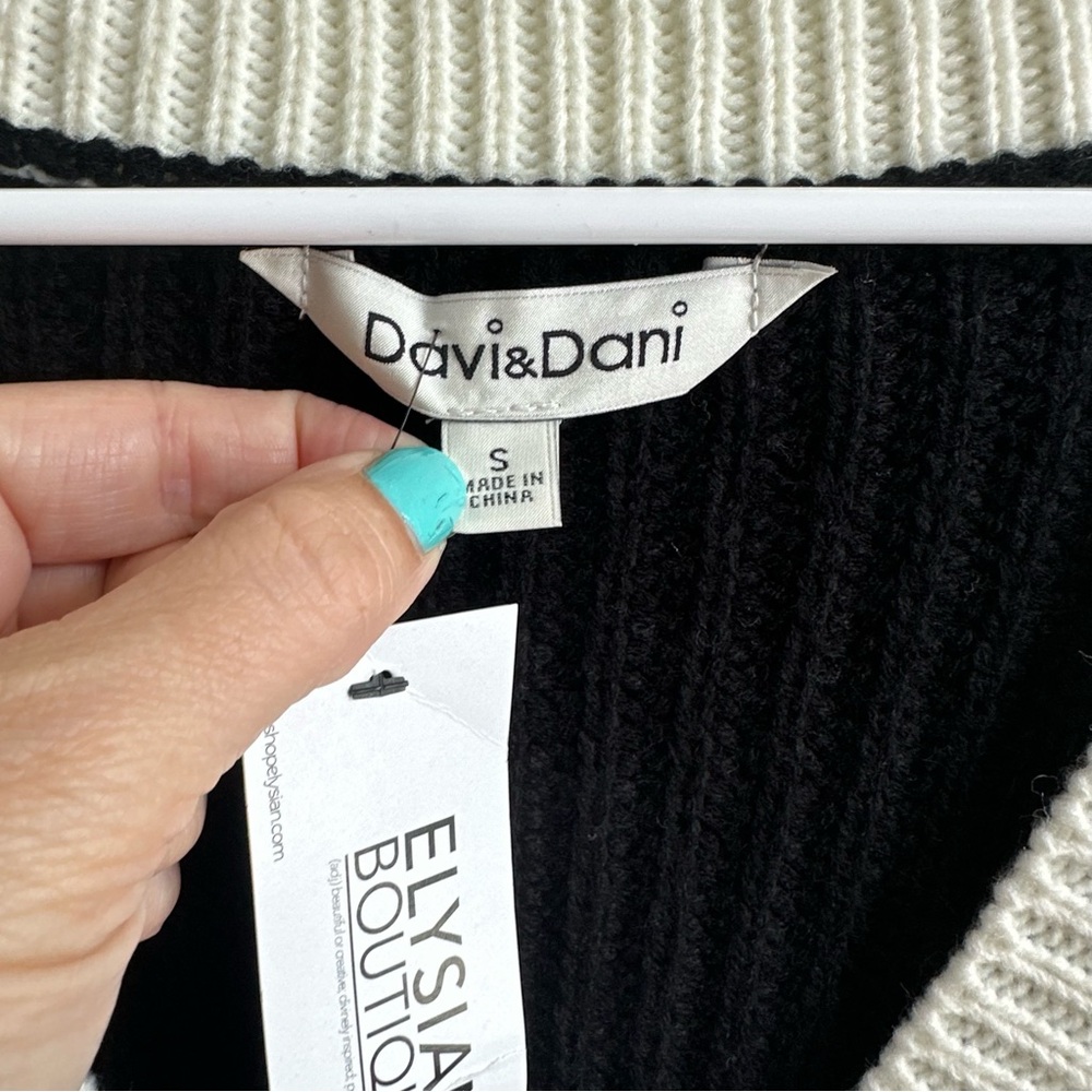NWT Davi & Dani Brightside Patchwork Sweater Cardigan White Cream Black Small - Picture 5 of 7